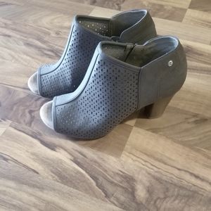 Giani Bernini Memory Foam Peep Toe Size 7 1/2 W